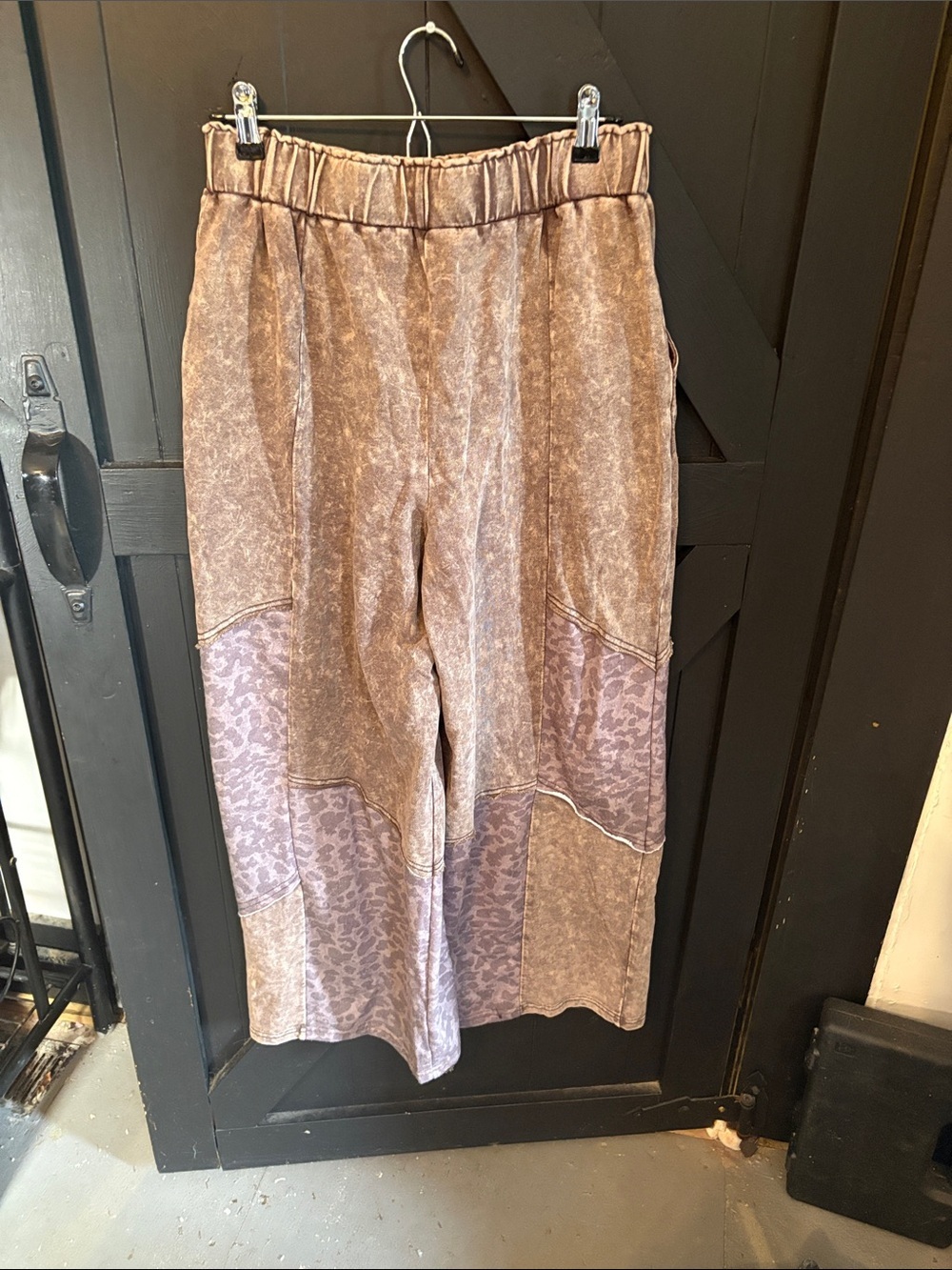 Relaxed Wide-Leg Pull-On Pants in Taupe with Patterned Panels - Picture 7 of 8